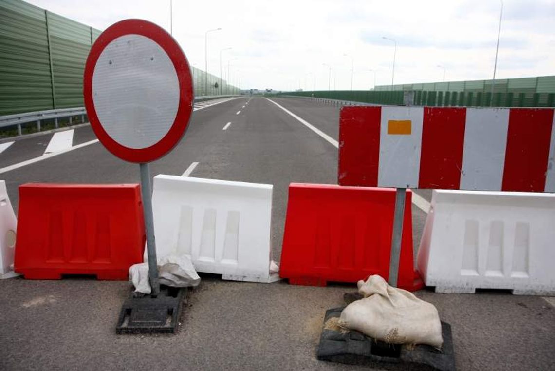 S17 osiada w dolinie Ciemięgi. Muszą rozebrać 240 metrów drogi