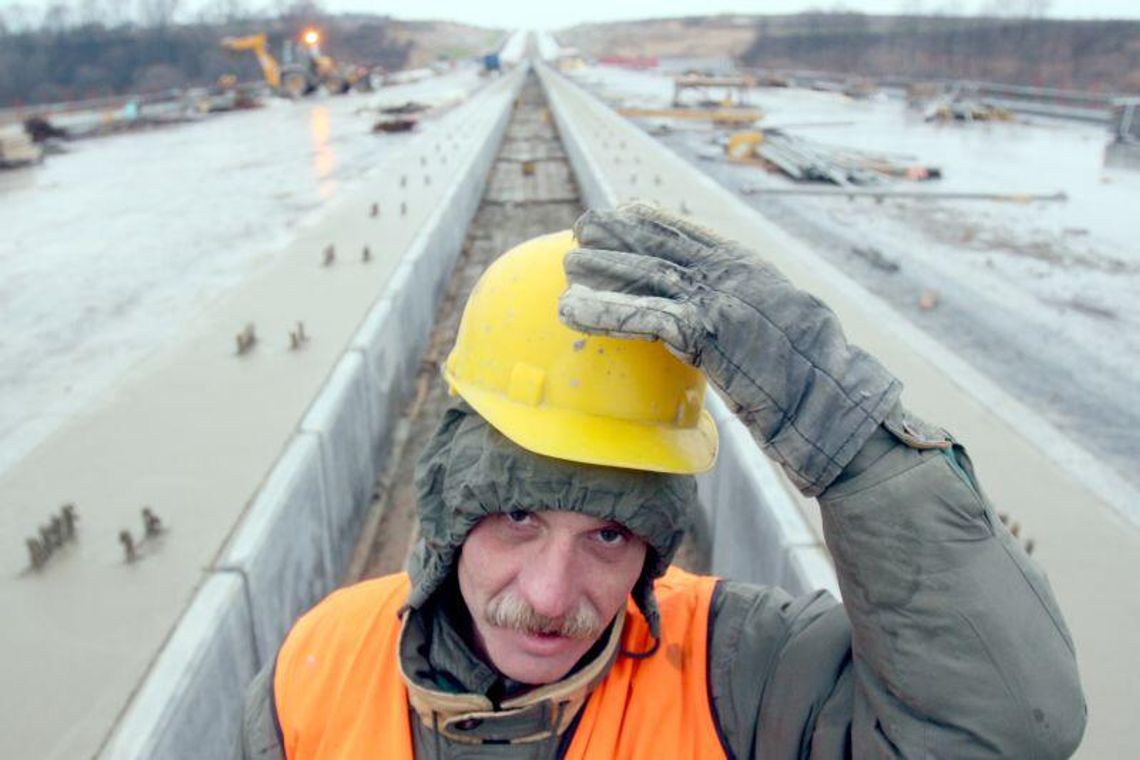 S17: Prace wykończeniowe na estakadzie