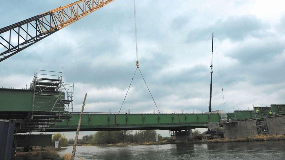 S17. Przerzucają most nad Wieprzem