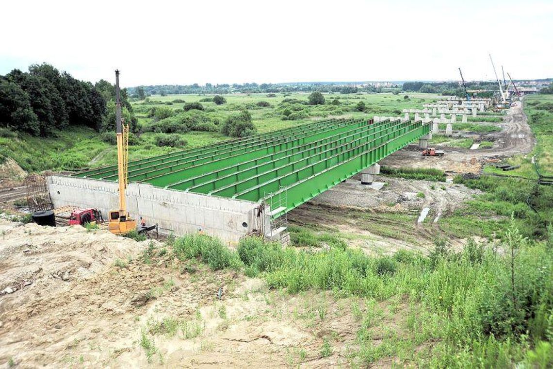 S17: Rośnie estakada nad Bystrzycą