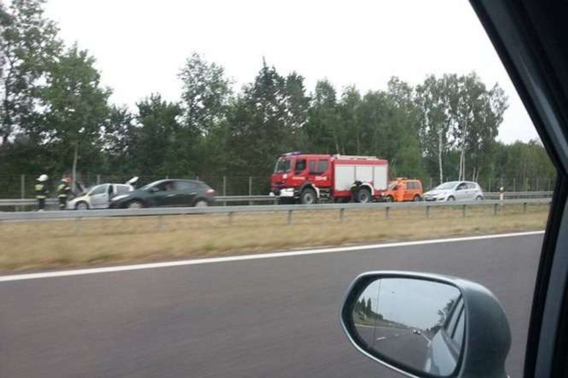 S17: Utrudnienia na drodze Kurów - Lublin. Zapalił się samochód