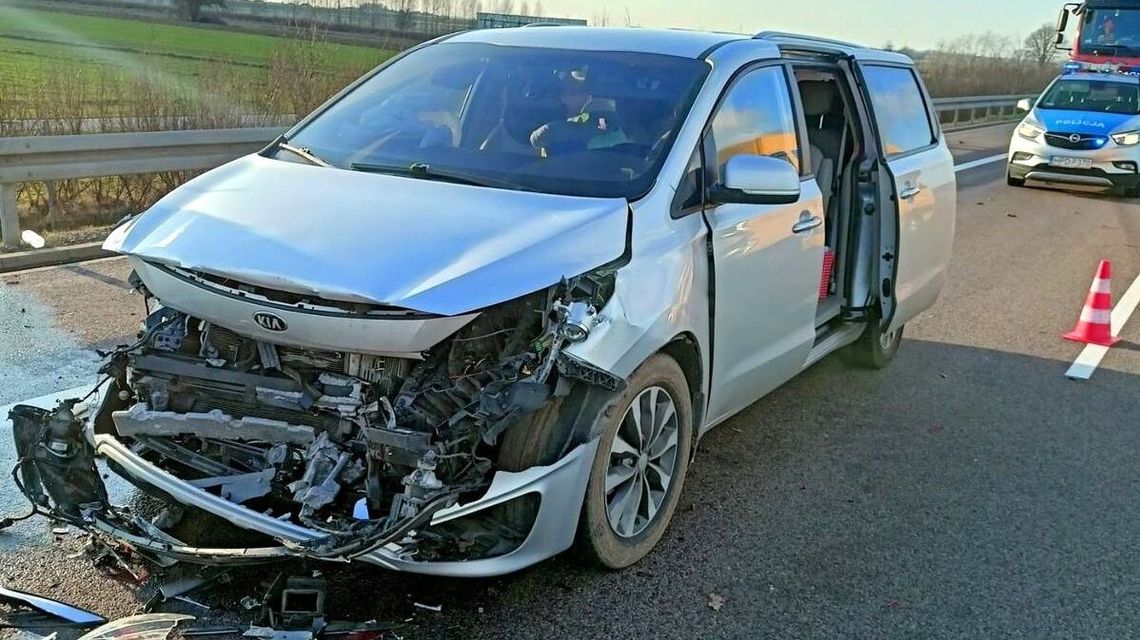 S17 w kierunku Lublina. Wypadek i troje dzieci w szpitalu