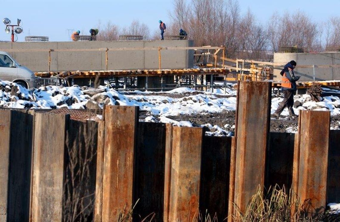 S17. Wiercenie i zalewanie pali nad doliną Bystrzycy S17. Wiercenie i zalewanie pali nad doliną Bystrzycy