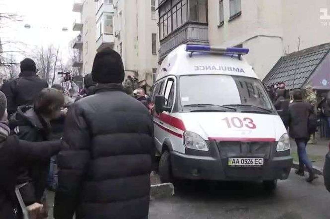 Saakaszwili na czele tłumu nawołuje do usunięcia Poroszenki Saakaszwili na czele tłumu nawołuje do usunięcia Poroszenki