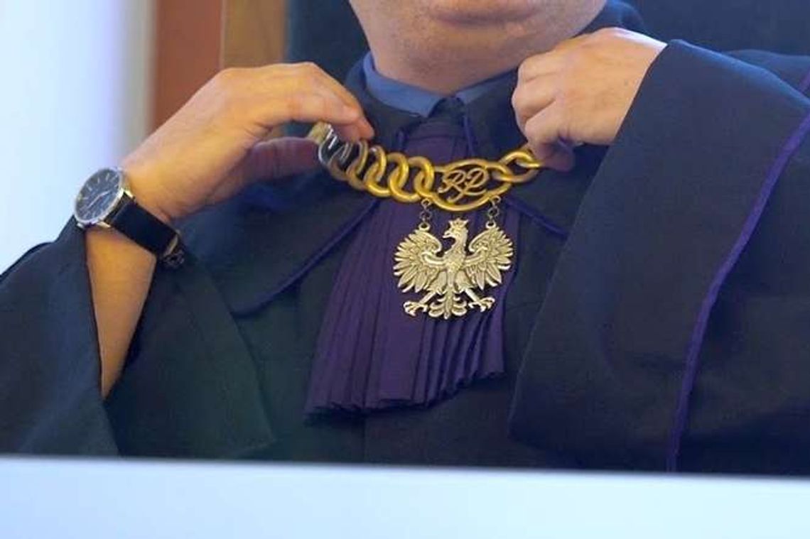 Sąd surowo ukarał TVN i dziennikarzy. Komornik z Łukowa pozwał też inne media Sąd surowo ukarał TVN i dziennikarzy. Komornik z Łukowa pozwał też inne media