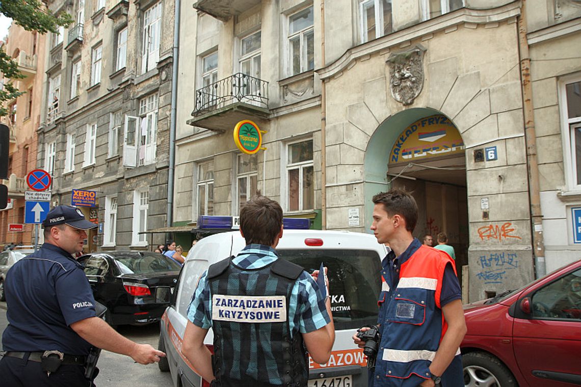 Sądowa 6: Konflikt lokatorów z właścicielem. Ewakuowano 30 osób (zdjęcia)