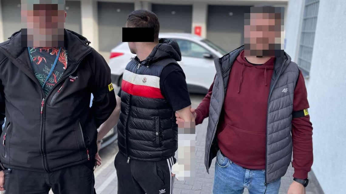 Sam nagrywał swoje przewinienia. Brawurowy kierowca w rękach policji Sam nagrywał swoje przewinienia. Brawurowy kierowca w rękach policji