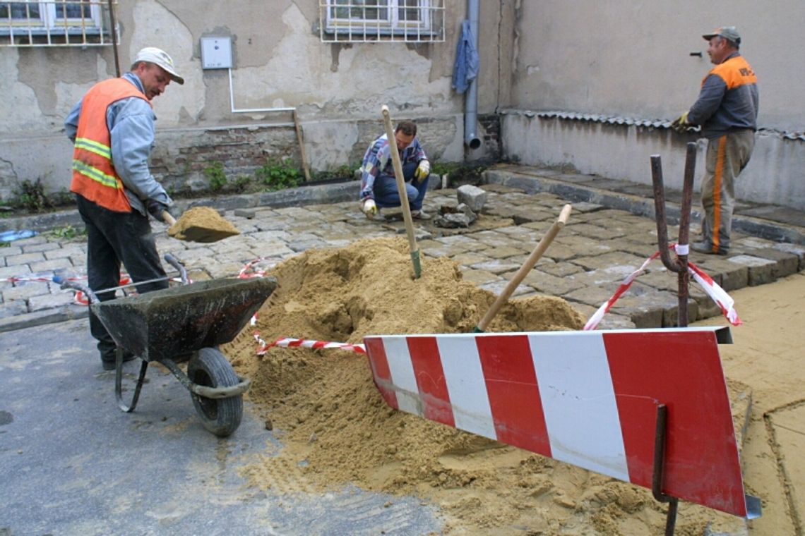 Sami sobie założą szczęki na koła? Sami sobie założą szczęki na koła?