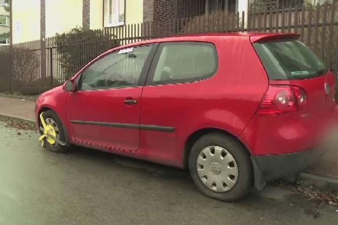 Samochód Andrzeja Dudy z blokadą na kole. "Prawo obowiązuje wszystkich"