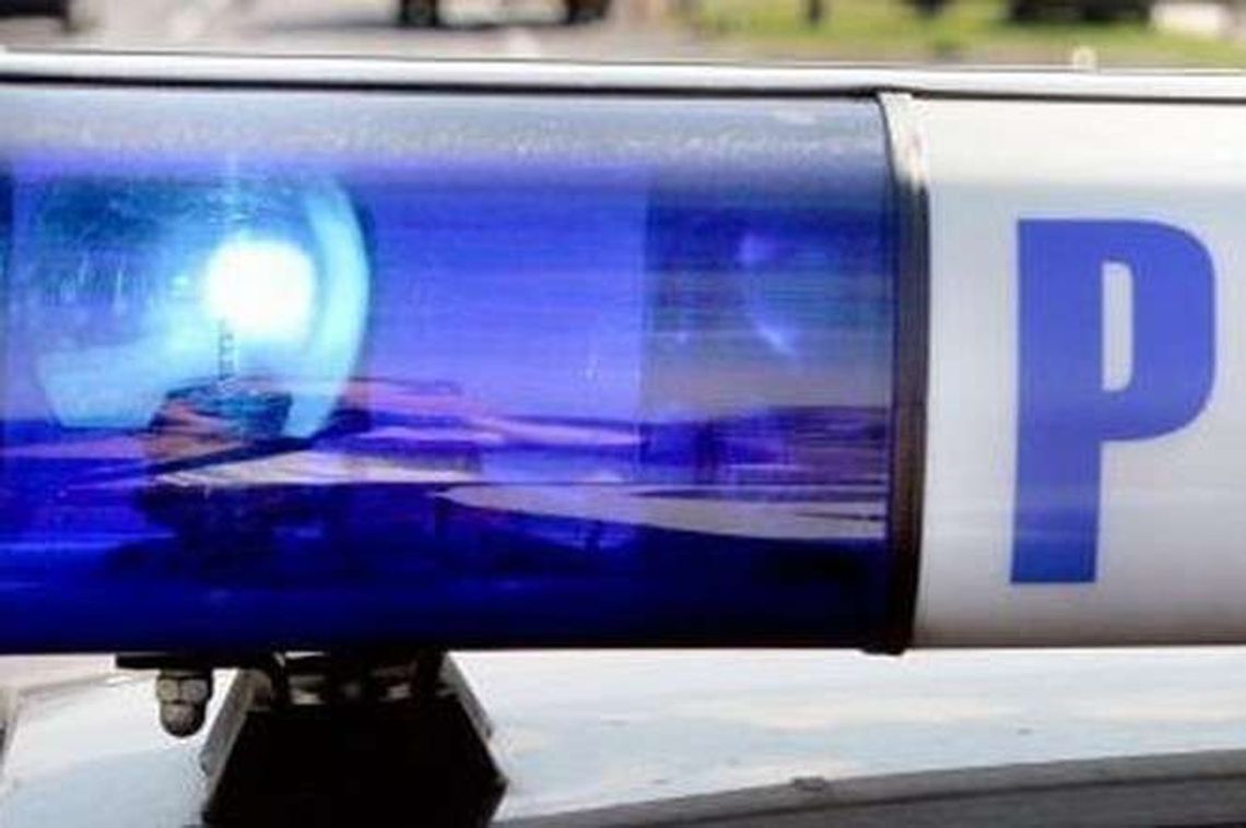 Samochód dostawczy staranował osobówkę, która uderzyła w pieszych