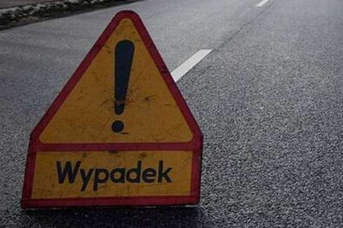 Samochód najechał na tył ciężarówki. Zginęły dwie osoby