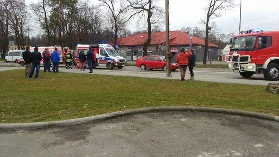 Samochód potrącił kobietę z dzieckiem na przejściu dla pieszych