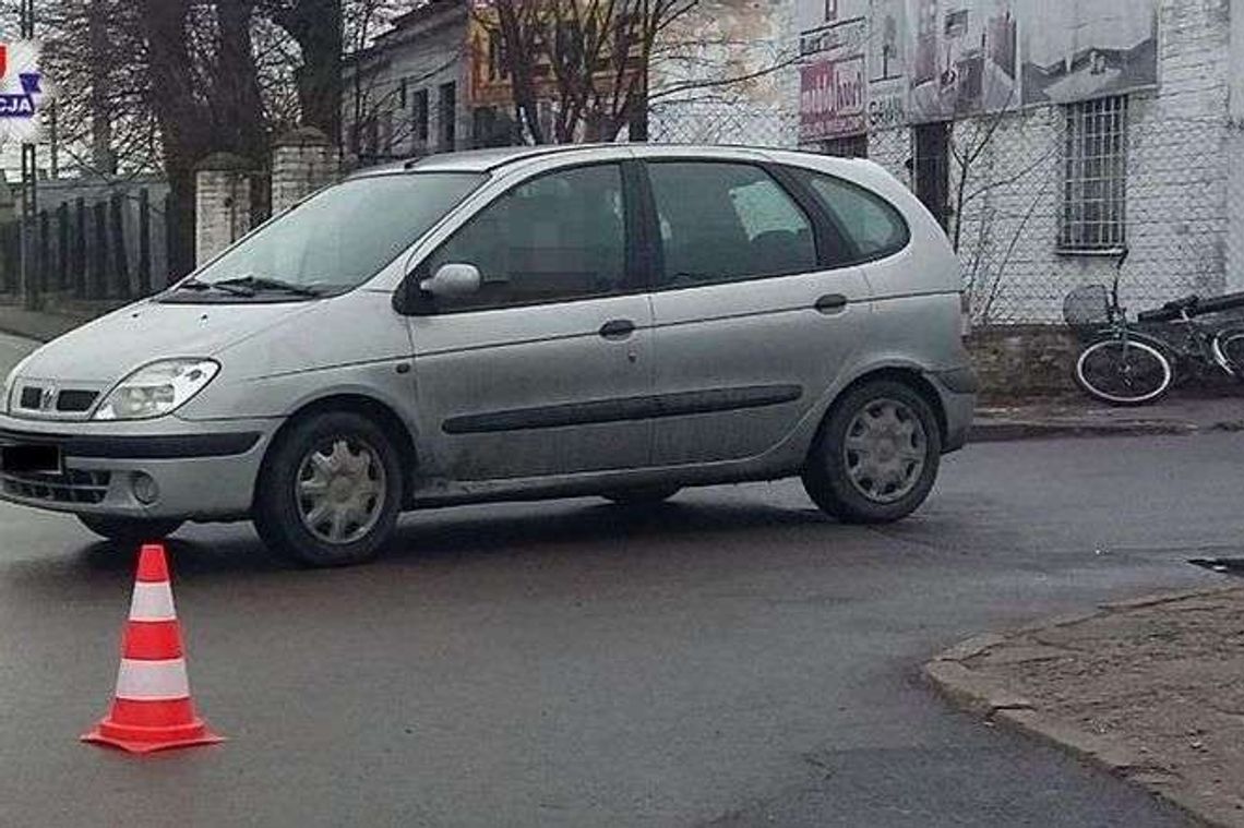 Samochód potrącił rowerzystkę. 58-latka w szpitalu Samochód potrącił rowerzystkę. 58-latka w szpitalu