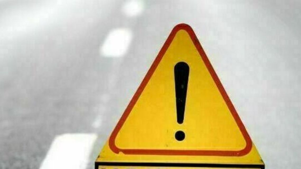 Samochód uderzył w bariery na S12. Są utrudnienia Samochód uderzył w bariery na S12. Są utrudnienia