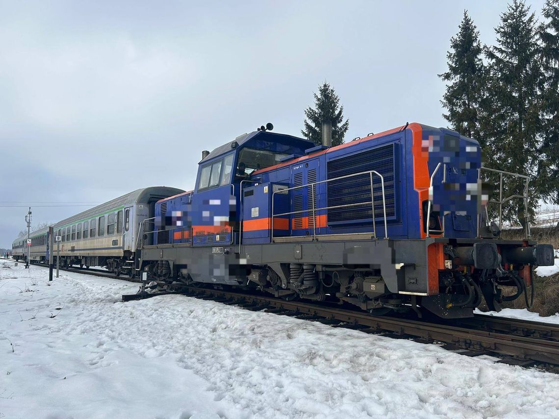 Samochód wjechał pod pociąg. Chwila grozy w Suścu Samochód wjechał pod pociąg. Chwila grozy w Suścu