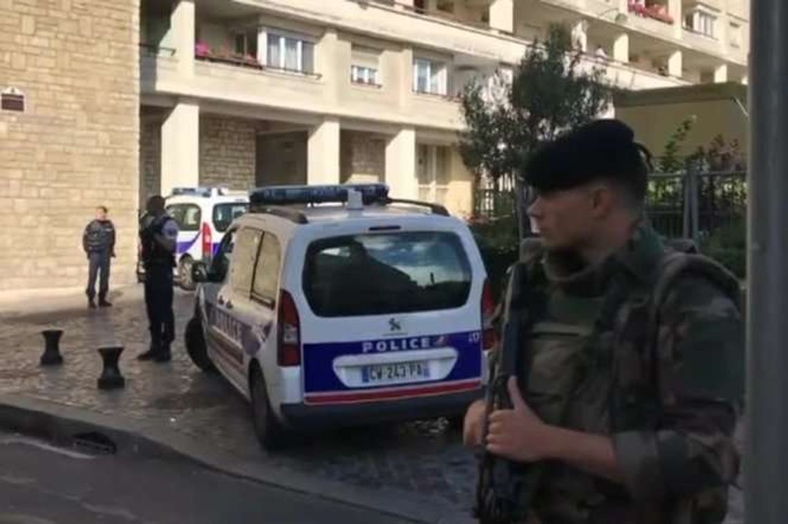 Samochód wjechał w grupę żołnierzy w Paryżu. Sześciu rannych