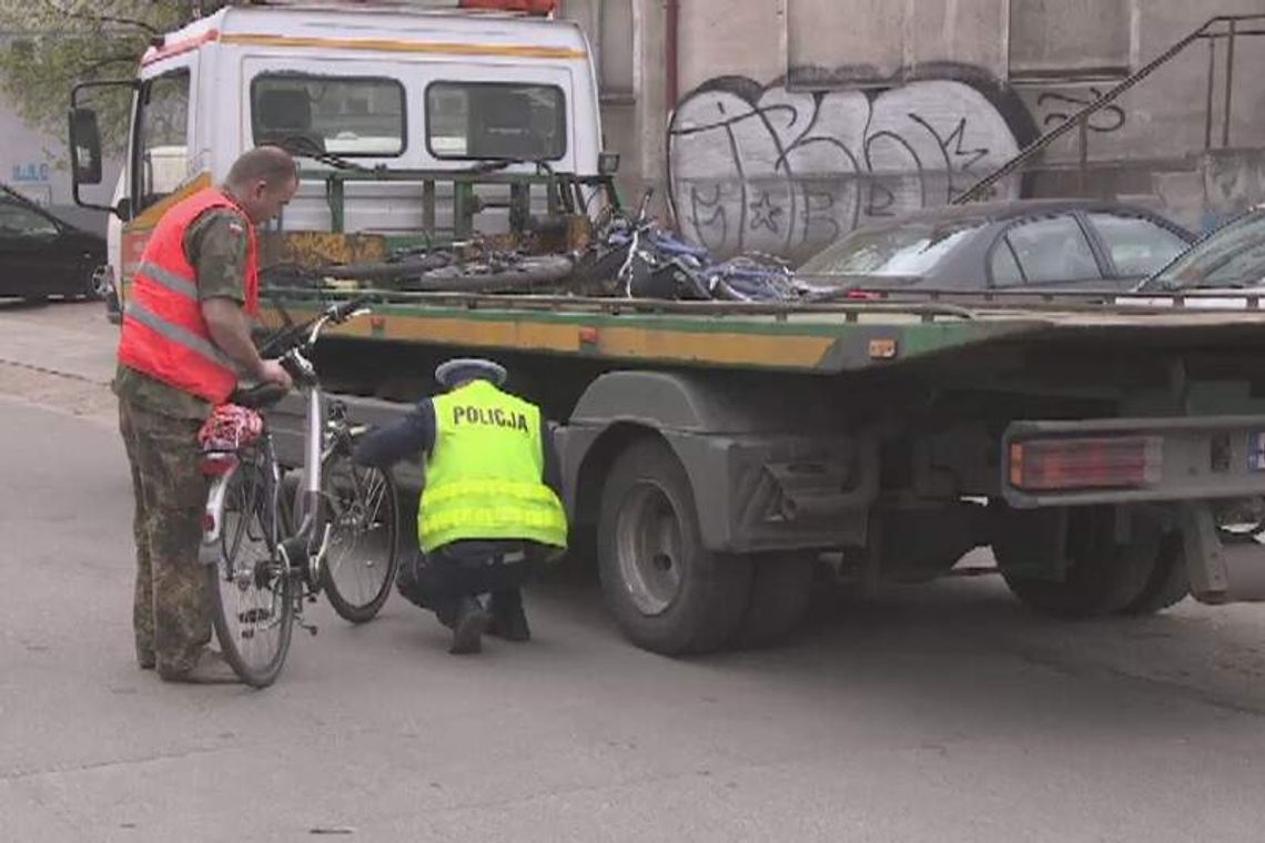 Samochód wjechał w rowerzystki na ścieżce. Jedna zmarła w szpitalu