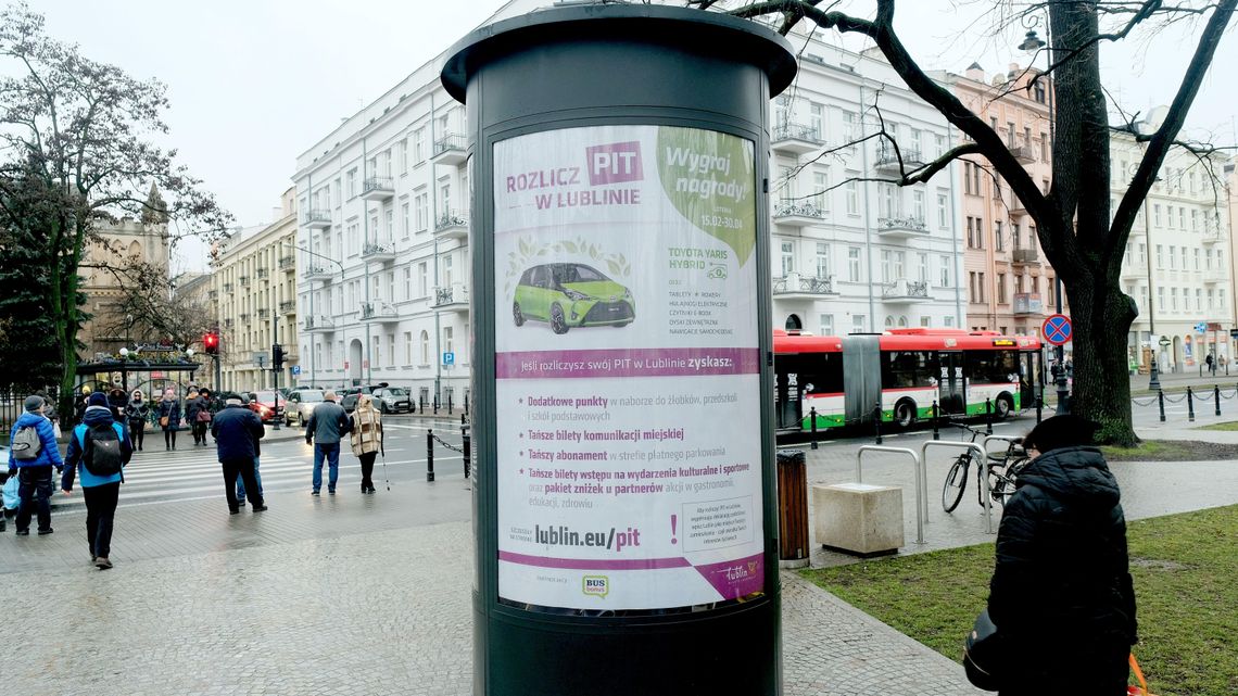 Samochód z napędem hybrydowym czeka na płacących podatki w Lublinie. Chętnych wielu