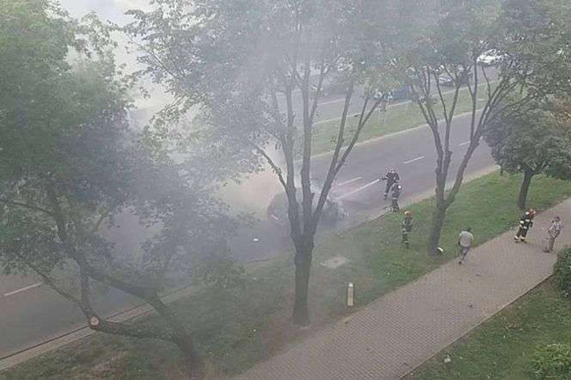 Samochód zapalił się w czasie jazdy (zdjęcia)