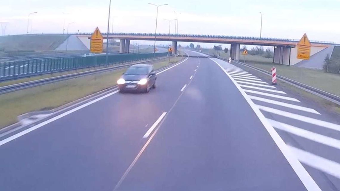 Samochodem pod prąd na ekspresówce [wideo]