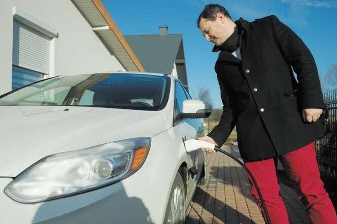 Samochody elektryczne to rewolucja w motoryzacji. Polacy wciąż się ich boją