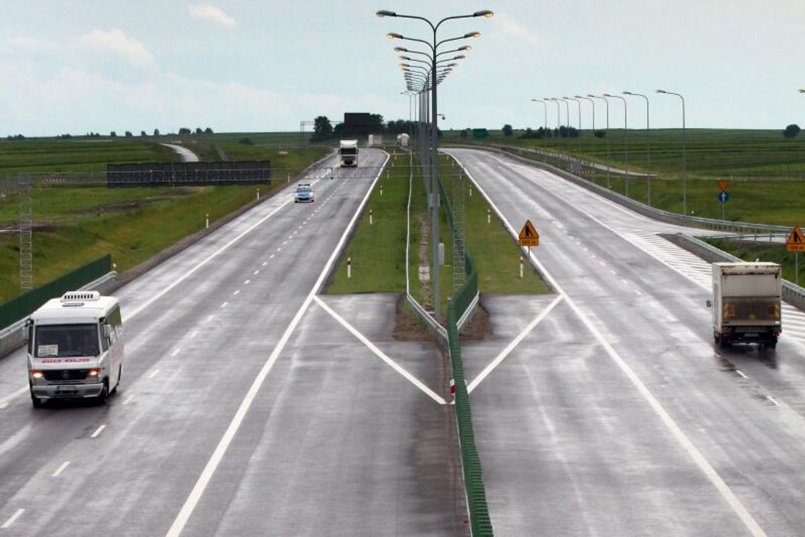 Samochody pomknęły nowym odcinkiem ekspresówki, czas podróży skrócił się o połowę (zdjęcia)