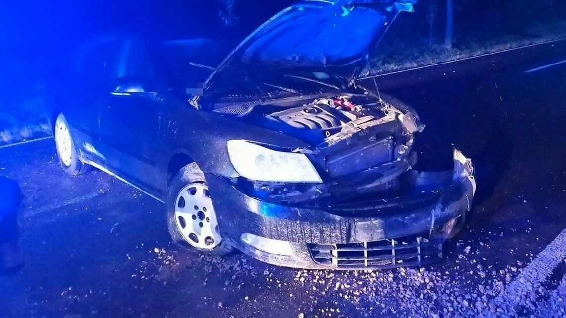 Samochody się nawet nie zderzyły, ale uszkodzenia są duże. I jedna osoba ranna