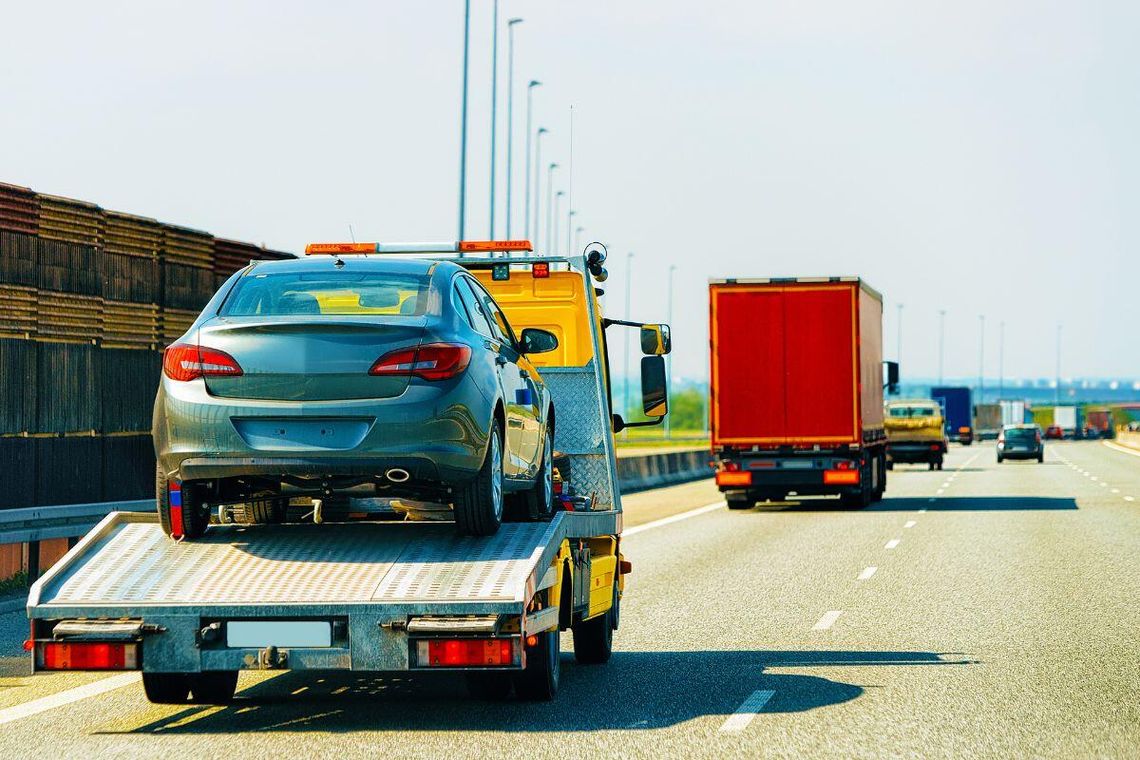 Samodzielny powrót na kołach czy laweta? Jak zaplanować transport za granicę lub sprowadzenie auta do Polski Samodzielny powrót na kołach czy laweta? Jak zaplanować transport za granicę lub sprowadzenie auta do Polski