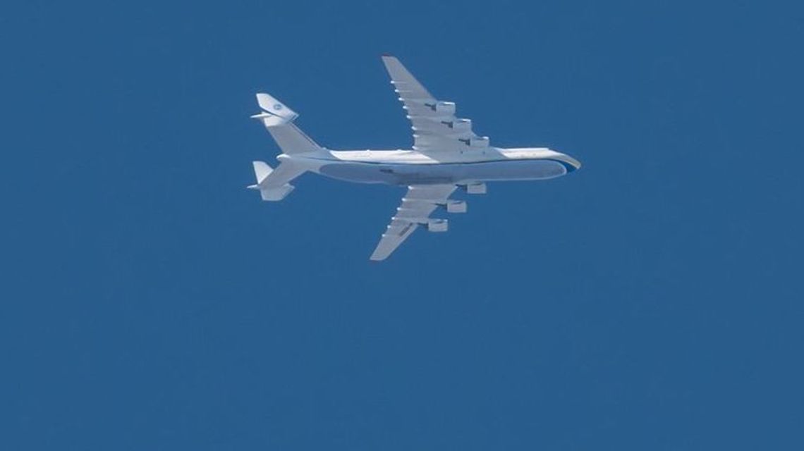 Samolot Antonov przeleciał nad Lublinem i Zamościem. Na pokładzie sprzęt zabezpieczający przed koronawirusem Samolot Antonov przeleciał nad Lublinem i Zamościem. Na pokładzie sprzęt zabezpieczający przed koronawirusem