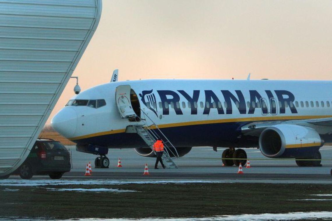 Samolot Ryanair z problemami wylądował w Świdniku (zdjęcia, wideo)