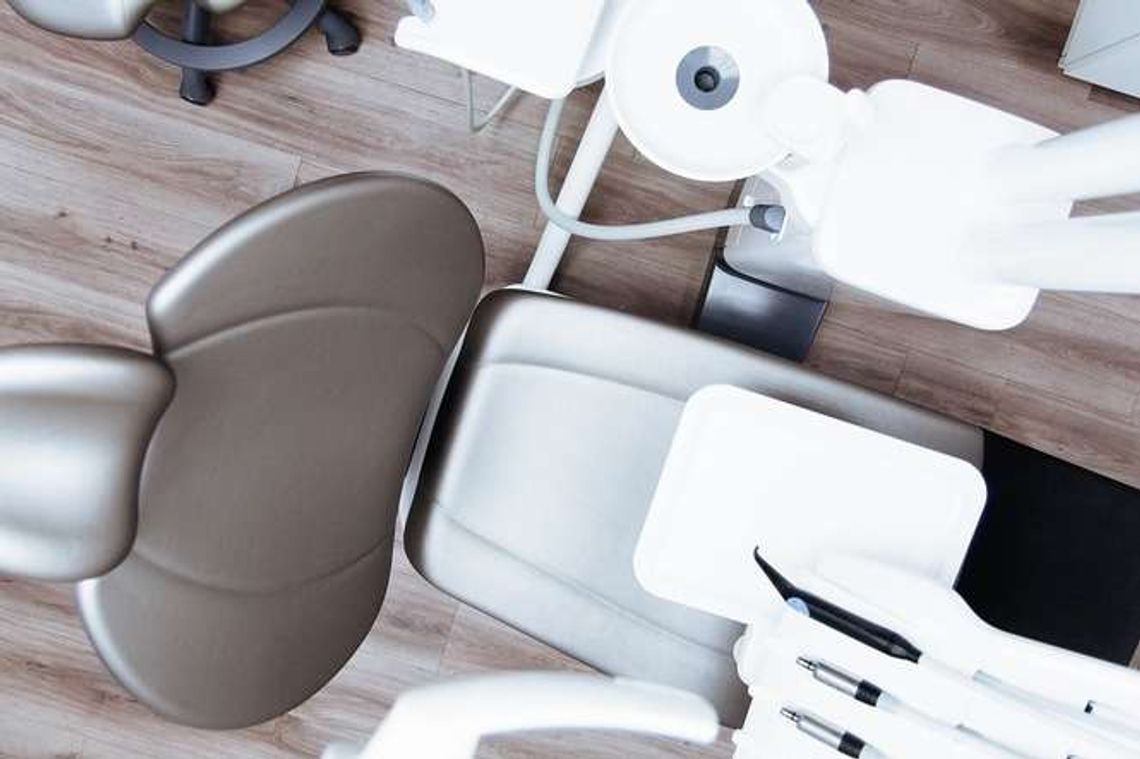 Samolotem do dentysty w Lublinie. Coraz więcej pacjentów leczy się właśnie u nas