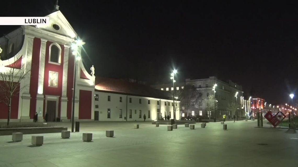 Samorządowcy wygasili światła w wielu polskich miastach. To sprzeciw wobec groźby zawetowania budżetu UE Samorządowcy wygasili światła w wielu polskich miastach. To sprzeciw wobec groźby zawetowania budżetu UE