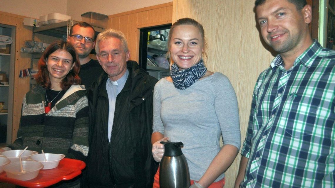 Samotność gorsza niż bezdomność. Gorący Patrol pomaga każdemu