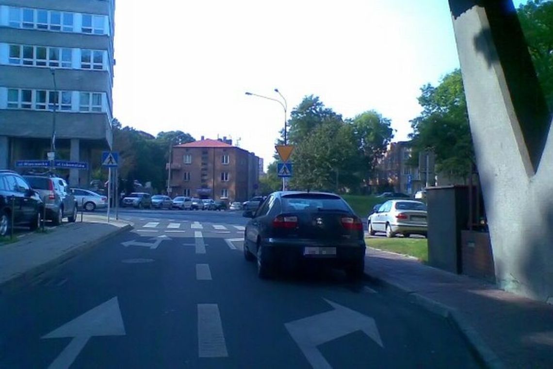 Samowola parkingowa w pobliżu Urzędu Wojewódzkiego w Lublinie