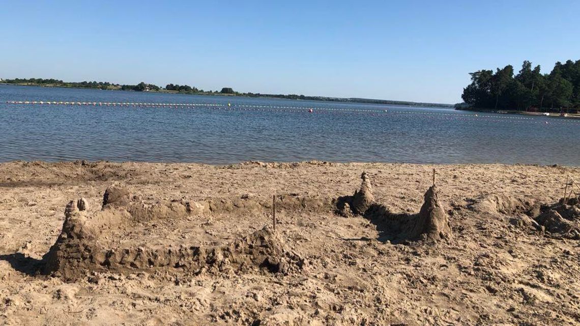 Sanepid zamknął popularne kąpielisko. W wodzie zakwitły sinice Sanepid zamknął popularne kąpielisko. W wodzie zakwitły sinice