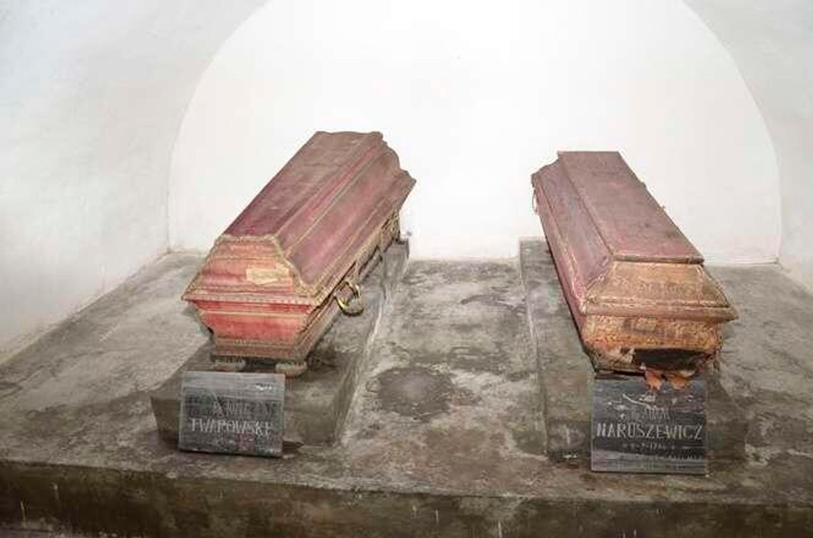 Sarkofagi z krypty w Janowie Podlaskim w konserwacji. Tu pochowano Adama Naruszewicza