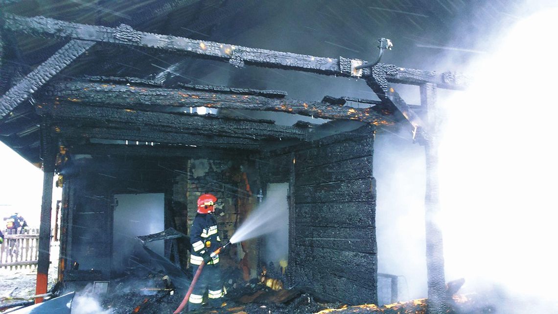 Sąsiedzi pospieszyli z pomocą pogorzelcom. Społeczny Komitet zorganizuje zbiórkę pieniędzy Sąsiedzi pospieszyli z pomocą pogorzelcom. Społeczny Komitet zorganizuje zbiórkę pieniędzy