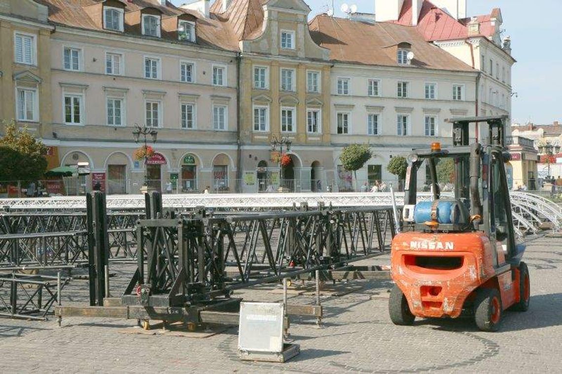 Scena dla Budki już się buduje. W czwartek pożegnanie. Będzie 30 tys. ludzi? Scena dla Budki już się buduje. W czwartek pożegnanie. Będzie 30 tys. ludzi?