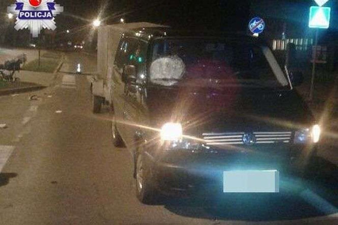 Schodził z przejścia i nagle na nie wrócił? Potrącił go samochód 