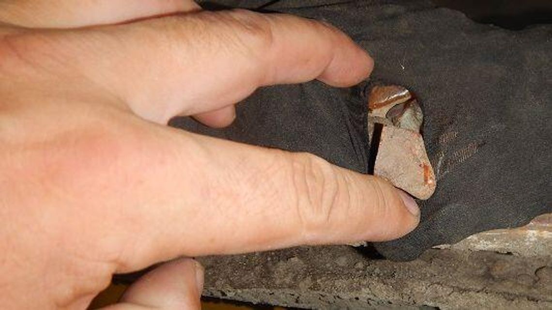 Schował pod podłogą ponad 17 kg bursztynu. Wpadł po prześwietleniu wozu