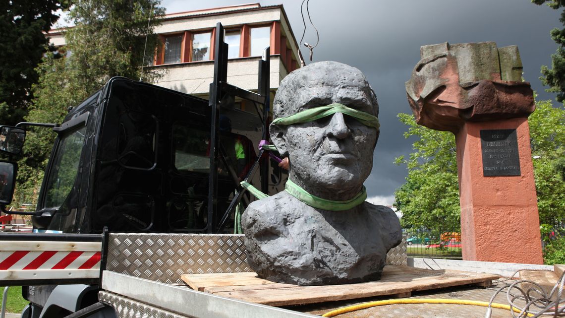 Ściągnął przemysł, rozbudował szkolnictwo, rozwinął miasto. Ale pomnik i tak trzeba było rozebrać, bo był komunistą Ściągnął przemysł, rozbudował szkolnictwo, rozwinął miasto. Ale pomnik i tak trzeba było rozebrać, bo był komunistą