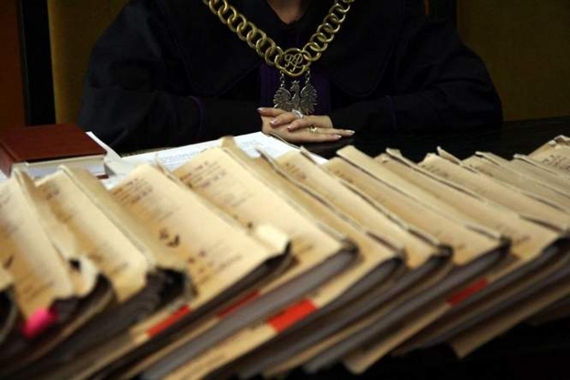 Sędzia będzie jeszcze raz sądzona za półroczną nieobecność w pracy