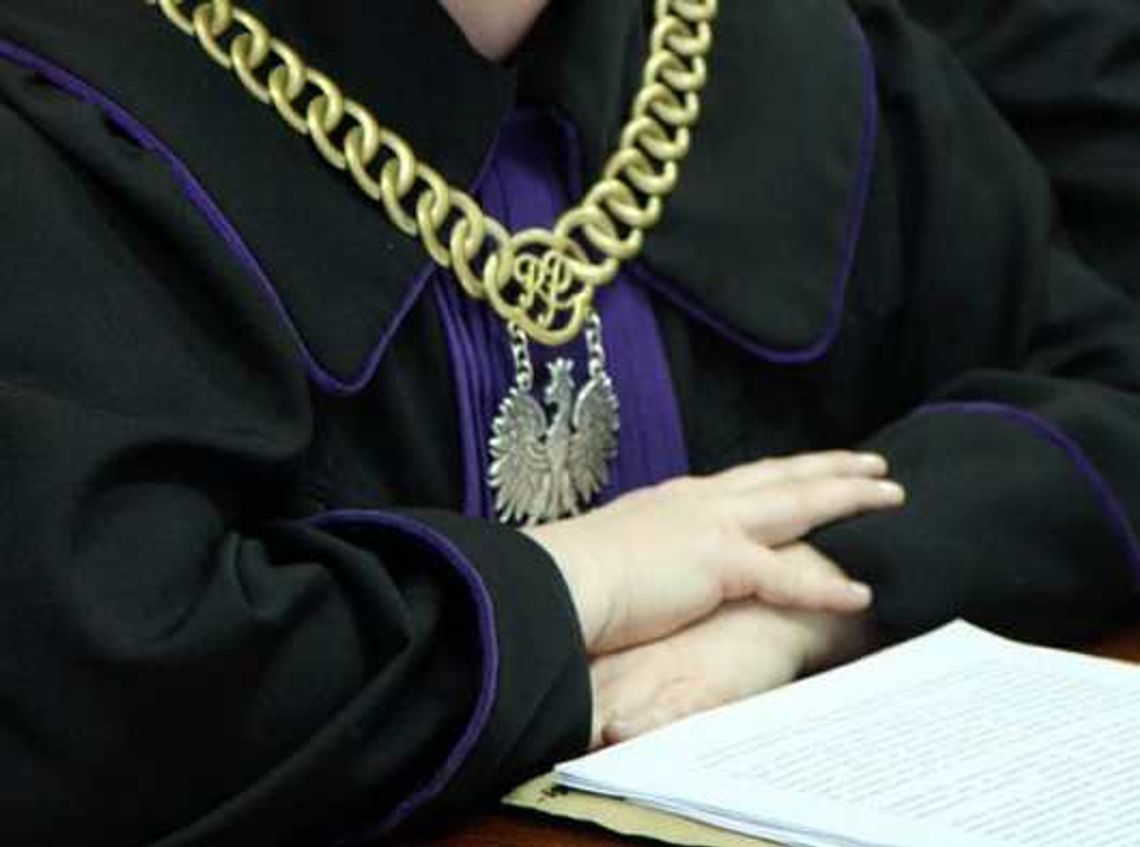 Sędzia wysyłała pikantne wiadomości do byłej żony policjanta? Sędzia wysyłała pikantne wiadomości do byłej żony policjanta?