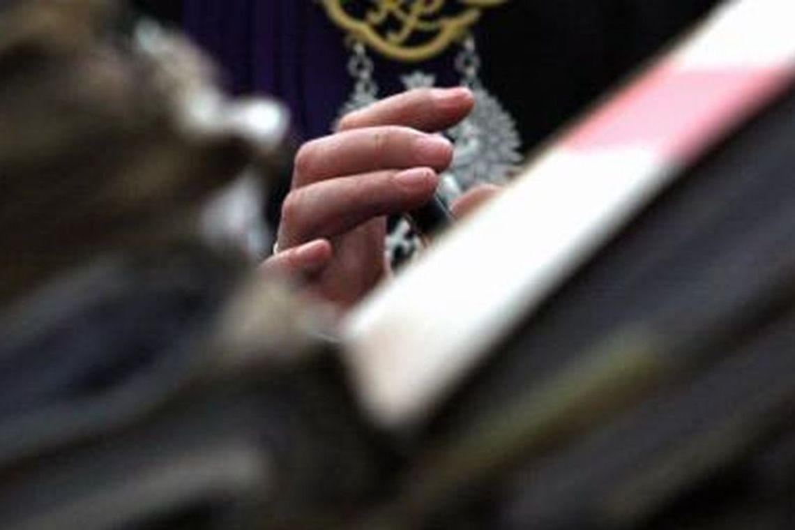 Sędziowie, prokuratorzy i celnicy stracą pełnopłatne zwolnienia