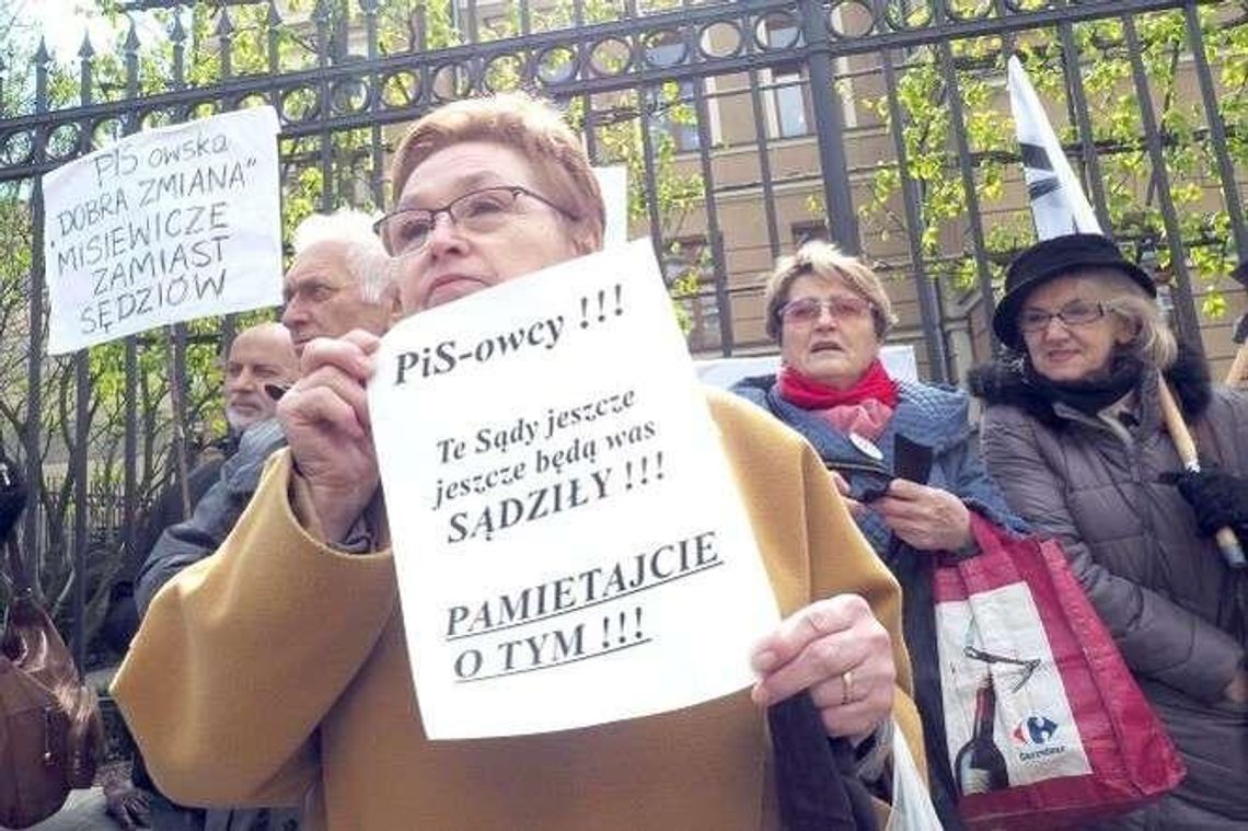 Sędziowie przerwali pracę. Pikieta KOD przed Sądem Rejonowym w Lublinie