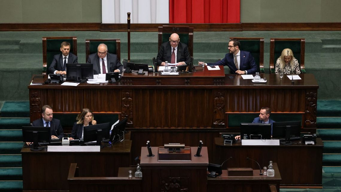 Sejm obniża składkę zdrowotną dla przedsiębiorców. Rząd podzielony, a opozycja przeciw Sejm obniża składkę zdrowotną dla przedsiębiorców. Rząd podzielony, a opozycja przeciw