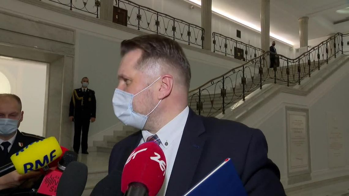 Sejm przyjął "lex Czarnek". Minister edukacji mówi o odpolitycznieniu szkół, opozycja o zamordyzmie