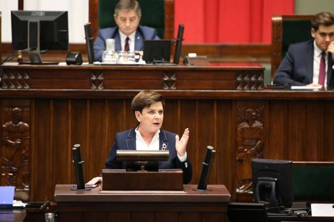 Sejm przyjął ustawę obniżającą wiek emerytalny