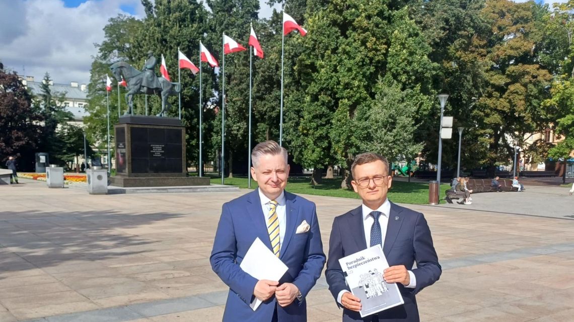 Sekretarz stanu KPRM tłumaczy się ze zniszczonego domu w Wyrykach. „Powtórki z września 1939 roku nie będzie”