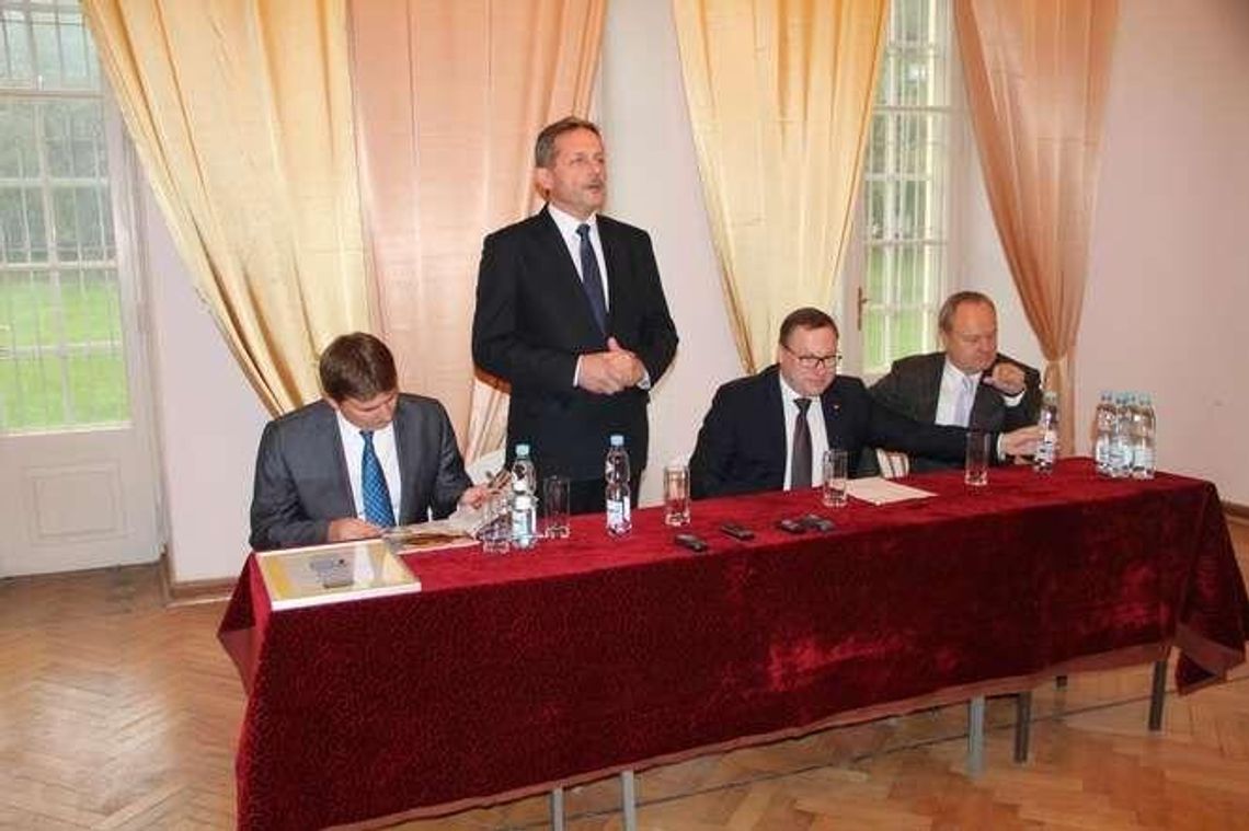 Senator ma azjatycki pomysł na pałac w Radzyniu Podlaskim